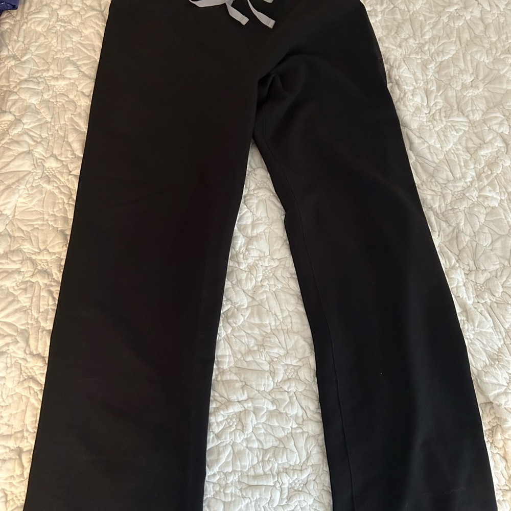 FIGS black scrub pants